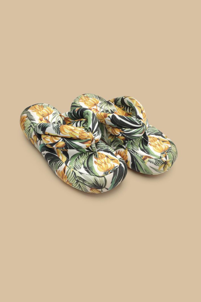 Chanclas con Plataforma Plana y Estampado Katita